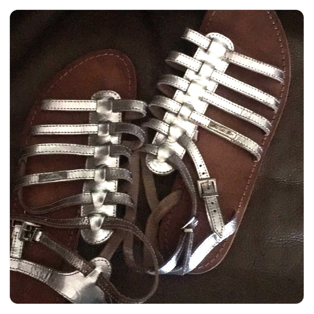 Cute sandals!